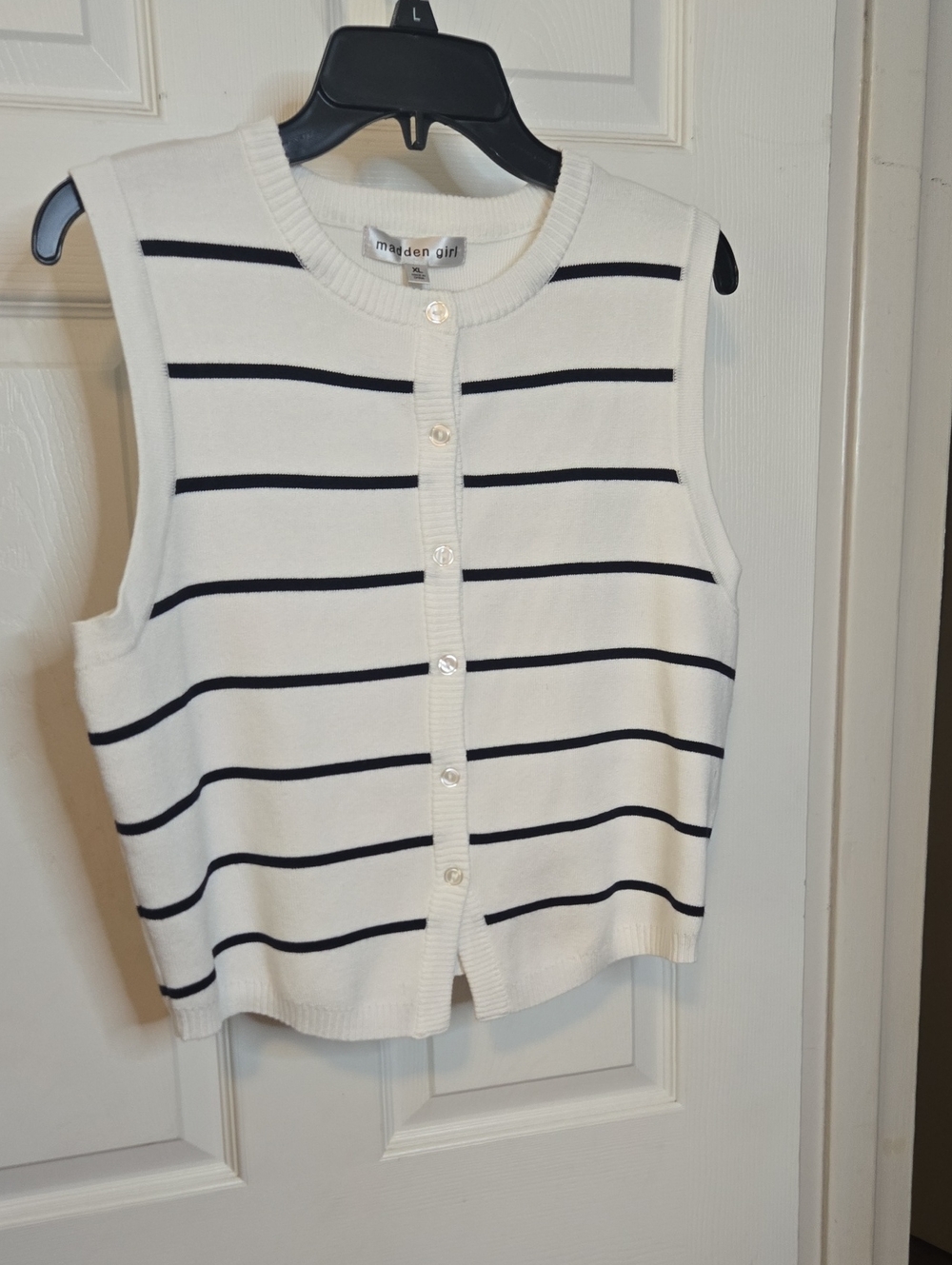 Madden Girl White & Navy Striped Sleeveless Button-Front Top